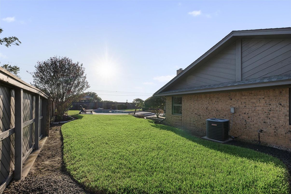 Backyard, Exterior