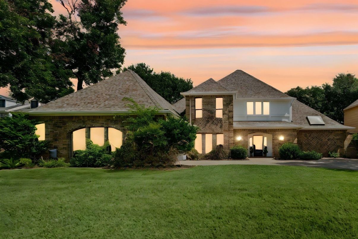 Backyard, Exterior, Facade, Brick Facade, French Provincial