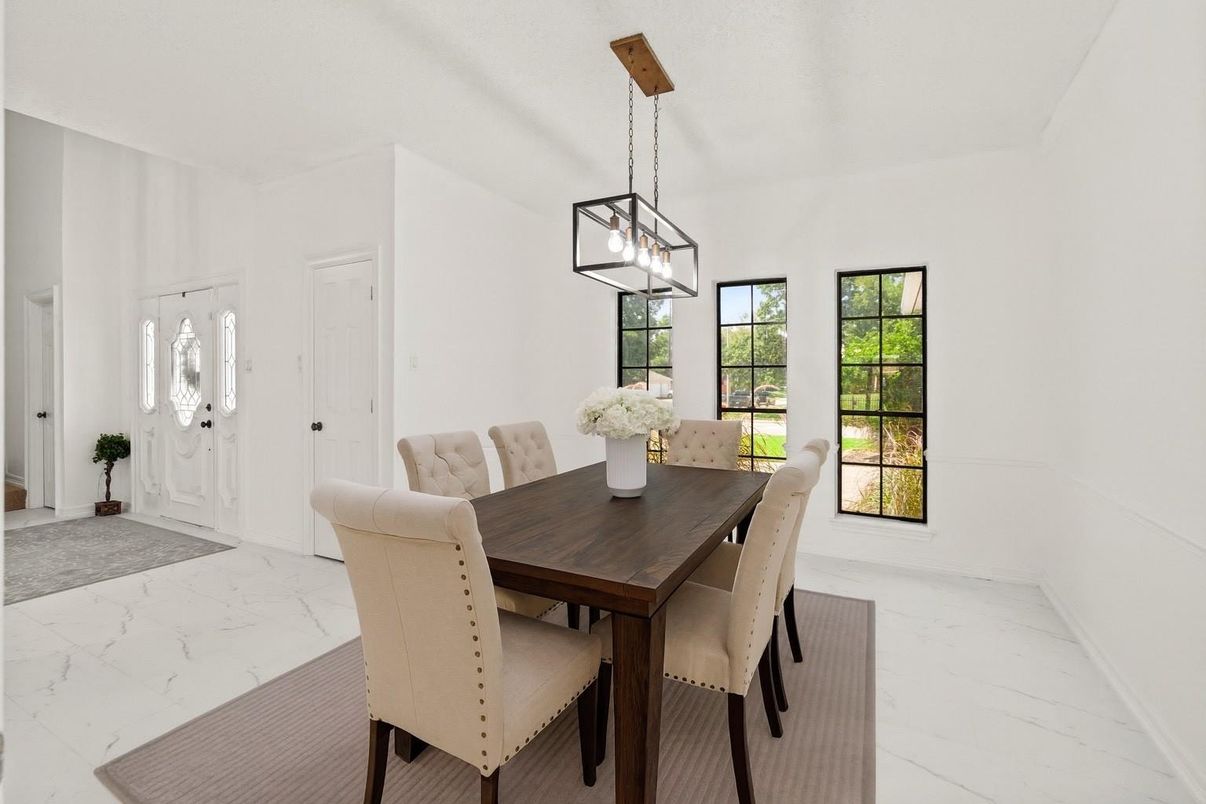 Dining room, Interior, Marble, Pendant Lights