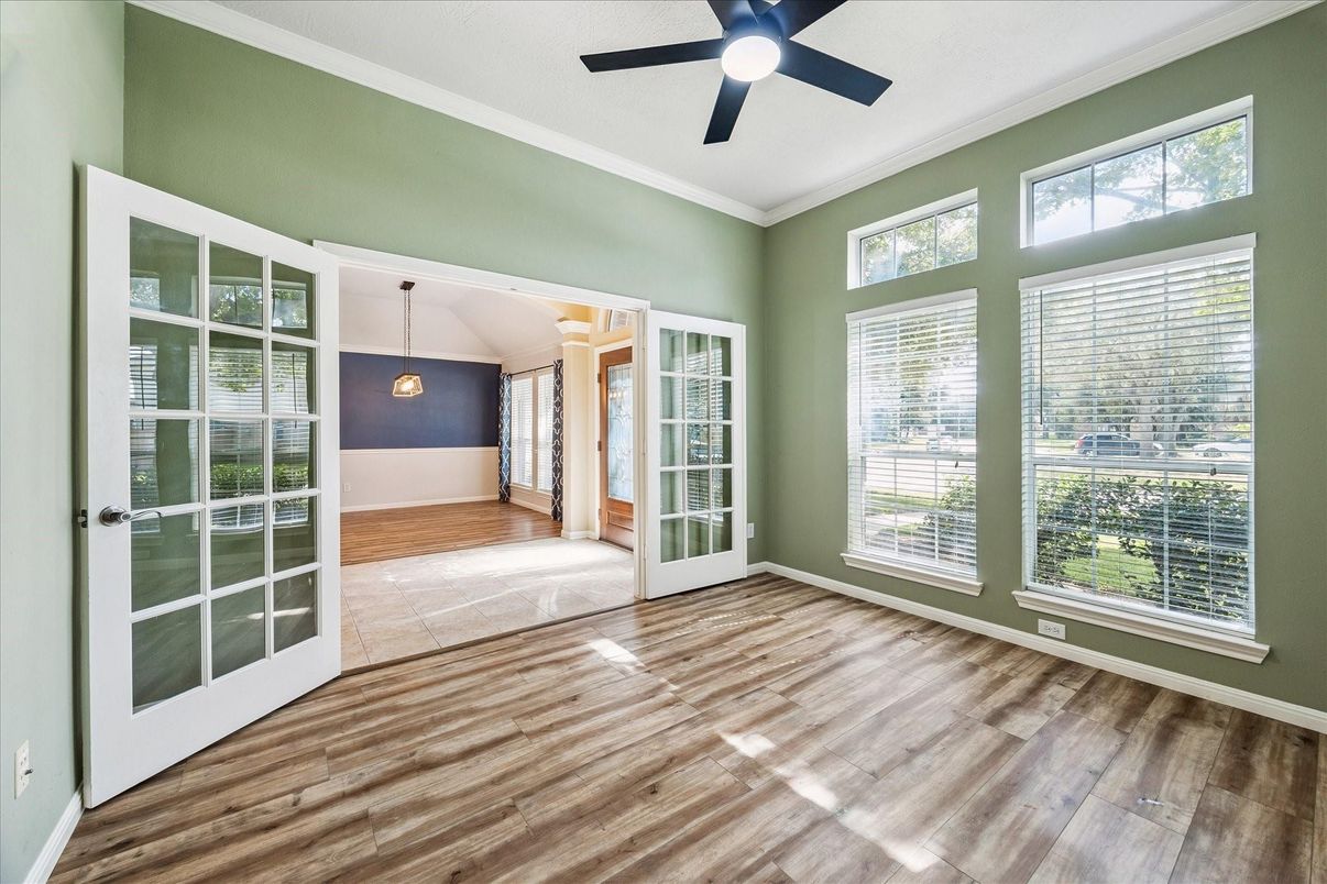 Empty room, Interior, Pendant Lights, Wood Texture Flooring
