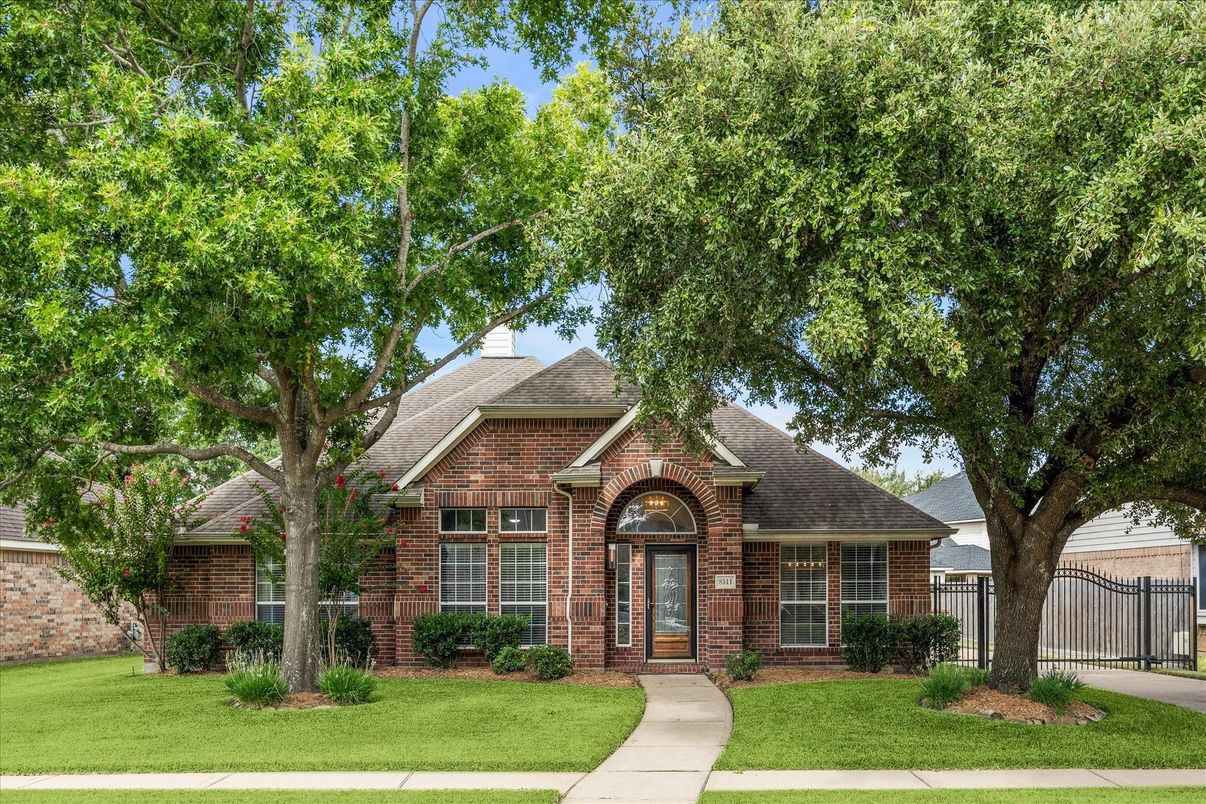 Exterior, Facade, Brick Facade, Brick Traditional
