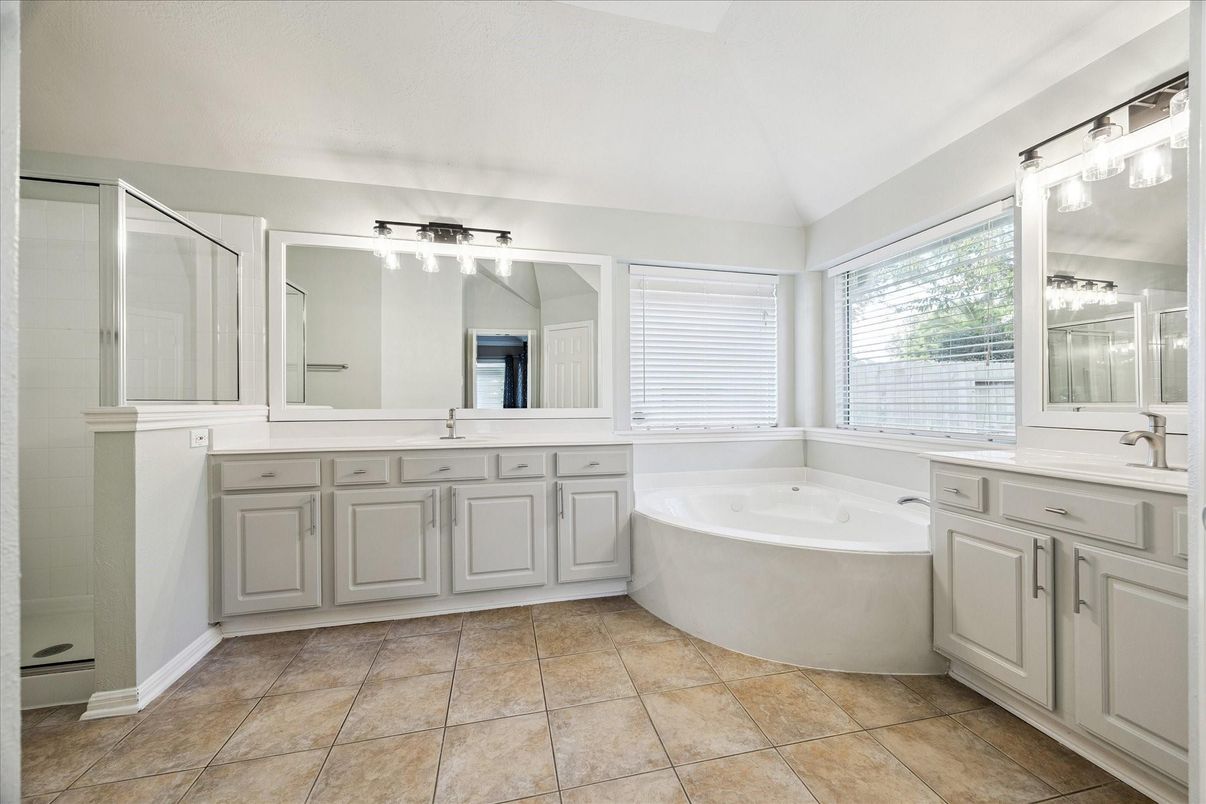 Bathroom, Dual Sink Vanities, Interior