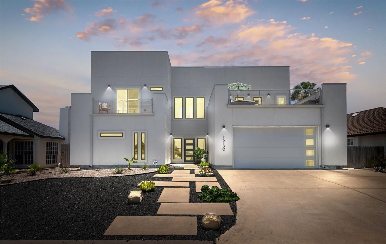 Attached, Exterior, Facade, Modern