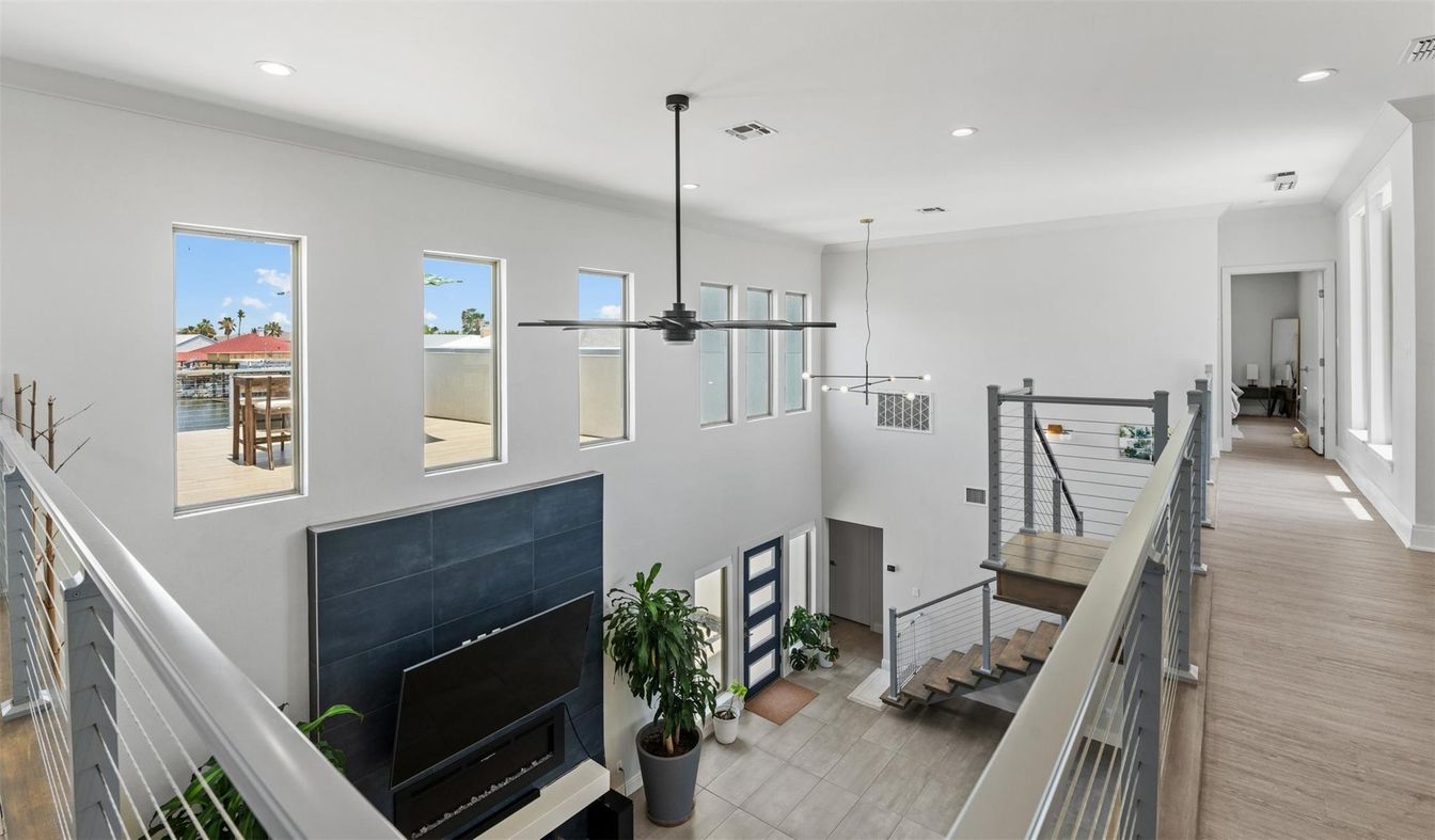 Interior, Pendant Lights, Recessed Lighting, Wood Texture Flooring