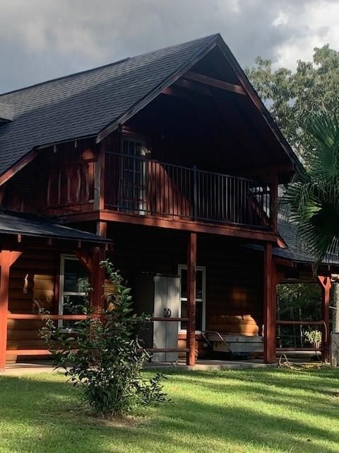 Exterior, Facade, Log Home