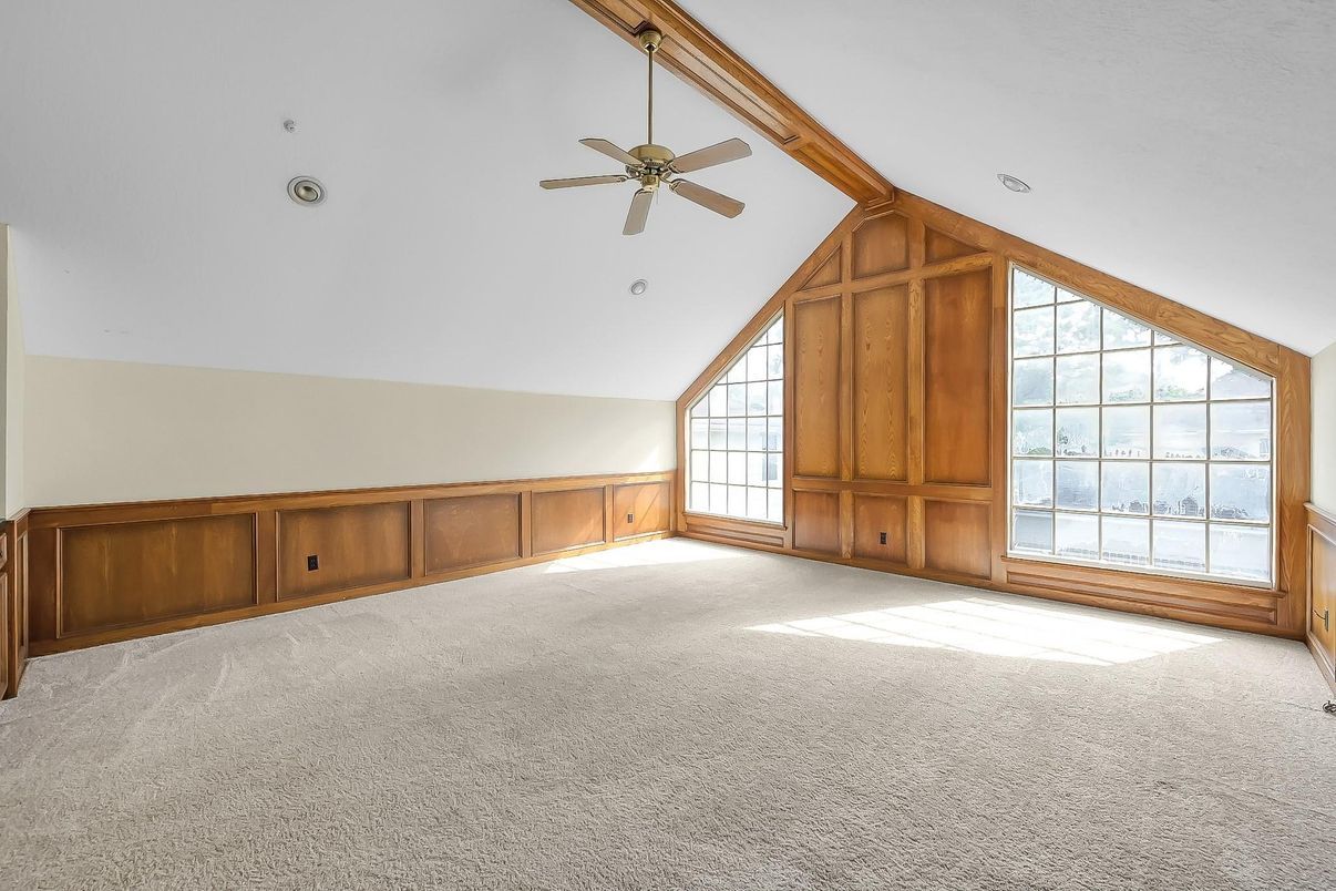 Empty room, Interior, Wooden Beams