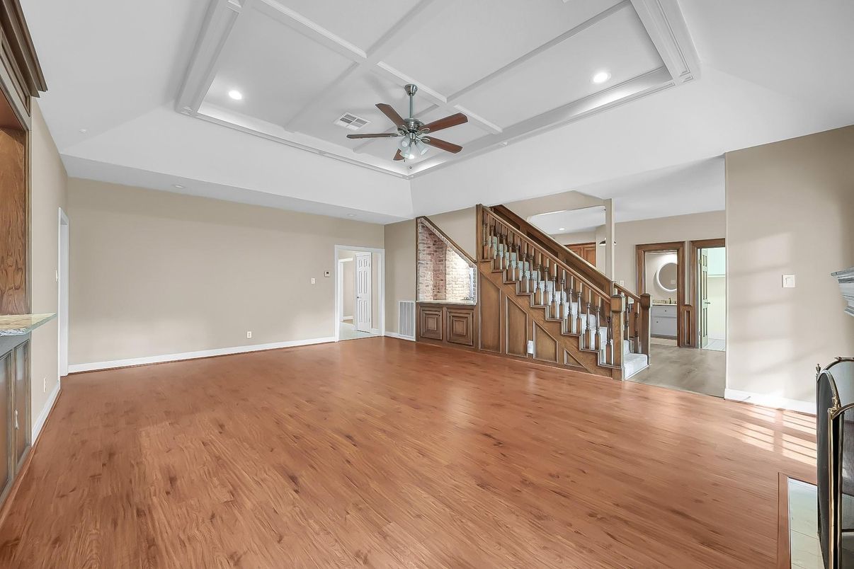 Empty room, Interior, Recessed Lighting, Wood Texture Flooring