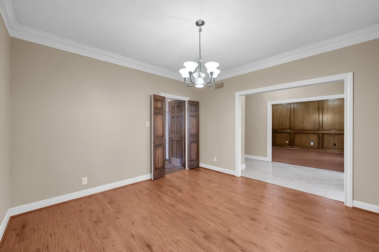 Chandelier, Empty room, Interior, Wood Texture Flooring