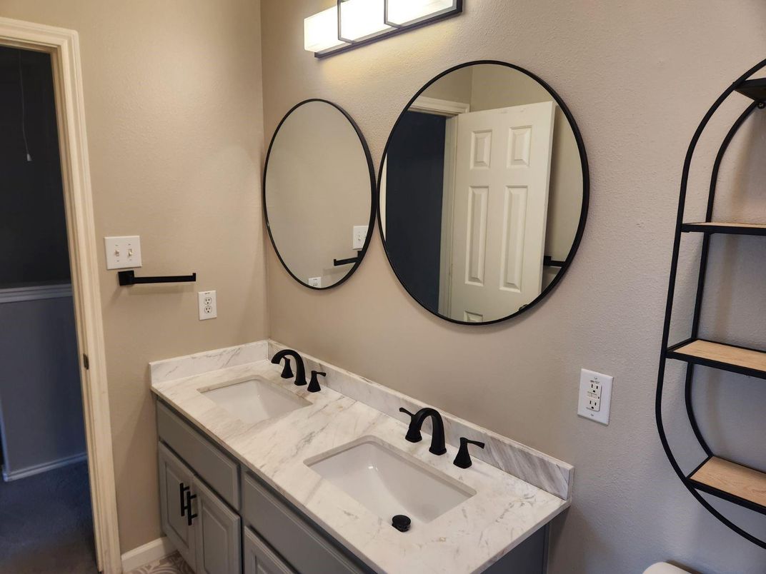 Bathroom, Dual Sink Vanities, Interior
