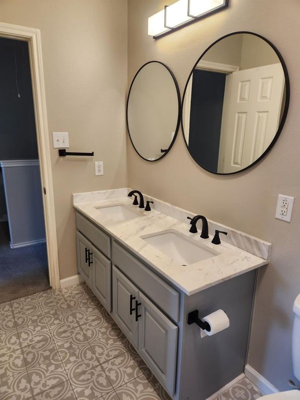 Bathroom, Dual Sink Vanities, Interior