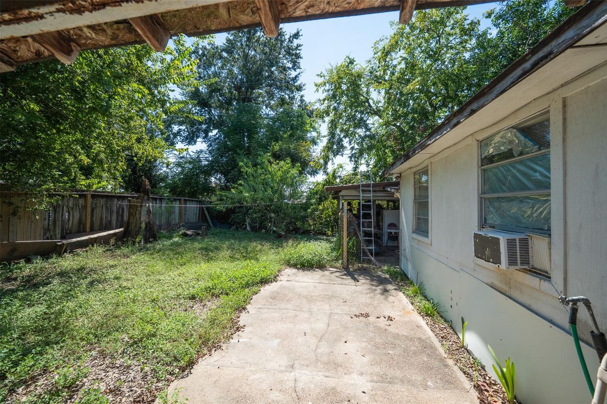 Backyard, Exterior