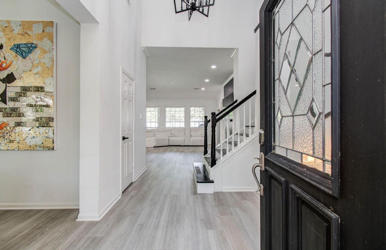Interior, Recessed Lighting, Wood Texture Flooring