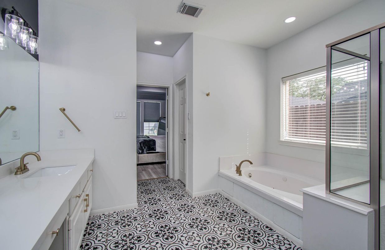 Bathroom, Dual Sink Vanities, Interior, Recessed Lighting