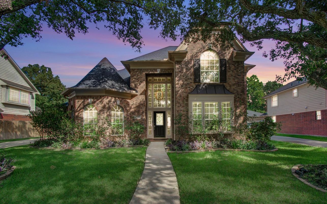 Exterior, Facade, Brick Facade, Brick Traditional