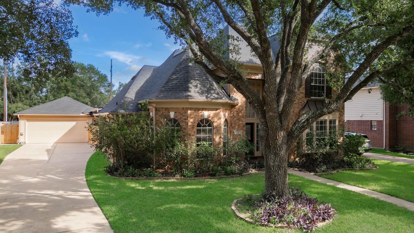 Detached Garage, Exterior, Facade, Brick Facade, French Provincial