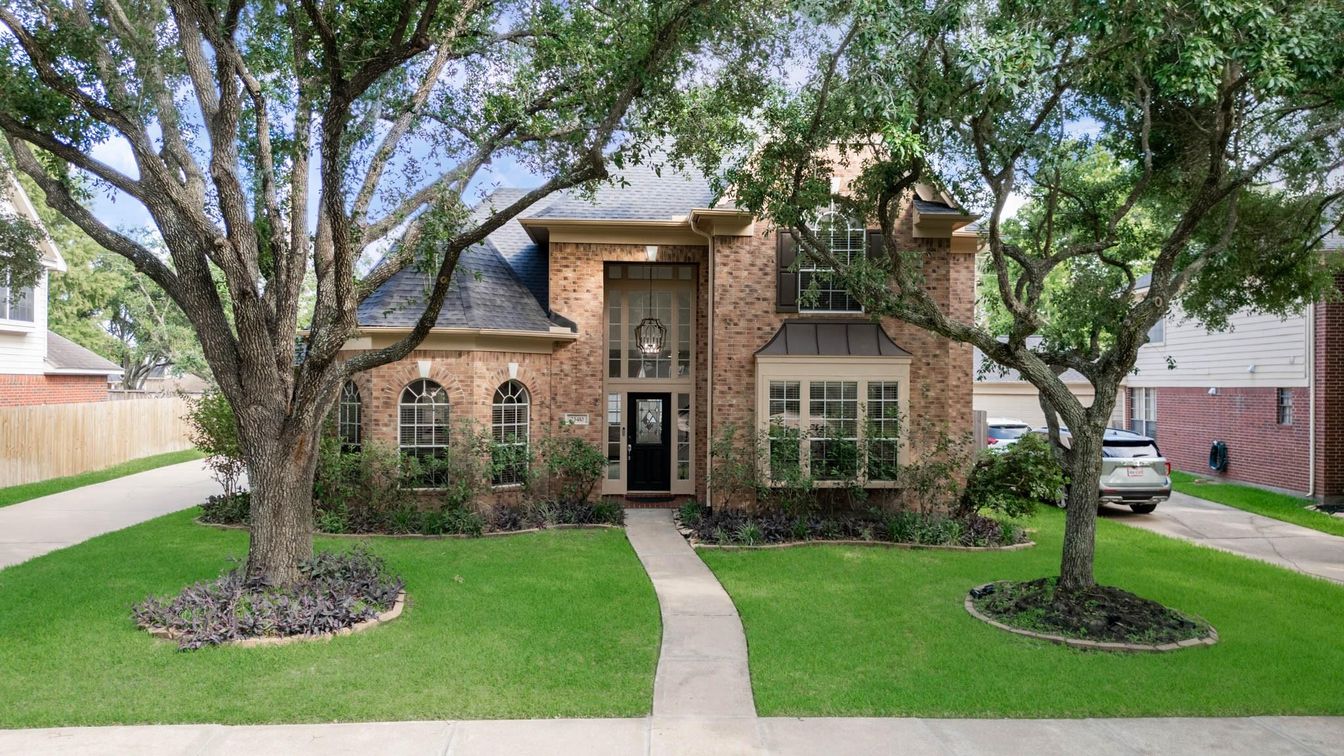 Exterior, Facade, Brick Facade, French Provincial