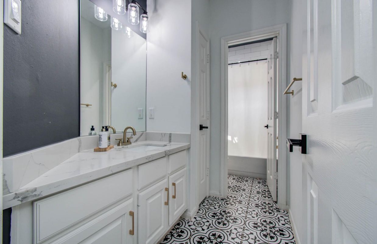 Bathroom, Dual Sink Vanities, Interior