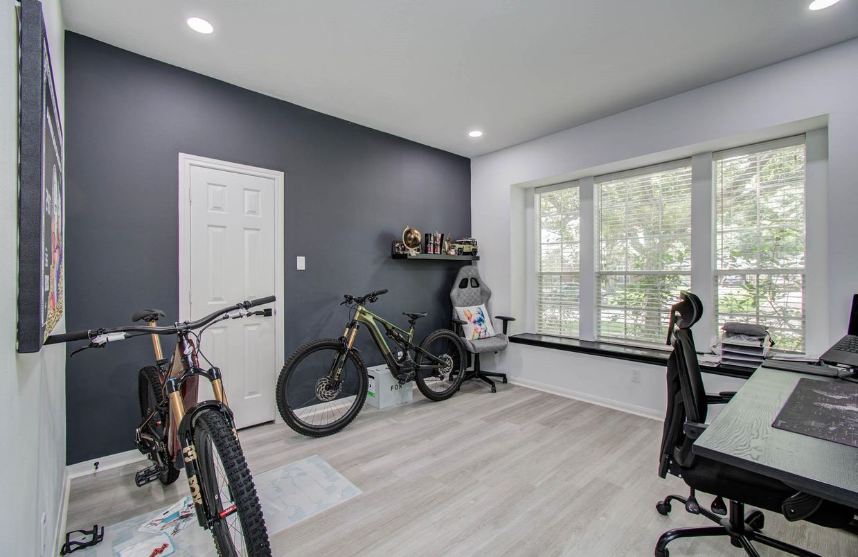 Home Office, Interior, Recessed Lighting, Wood Texture Flooring