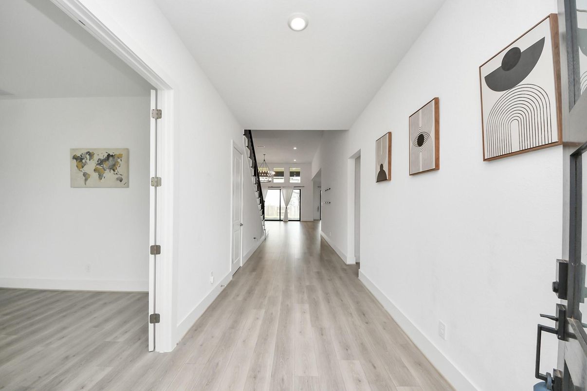 Interior, Recessed Lighting, Wood Texture Flooring