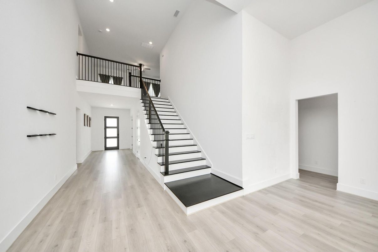 Interior, Recessed Lighting, Wood Texture Flooring