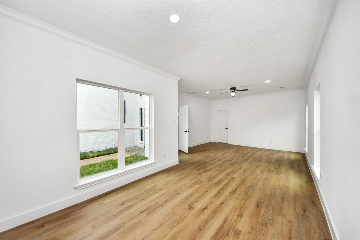 Empty room, Interior, Recessed Lighting, Wood Texture Flooring