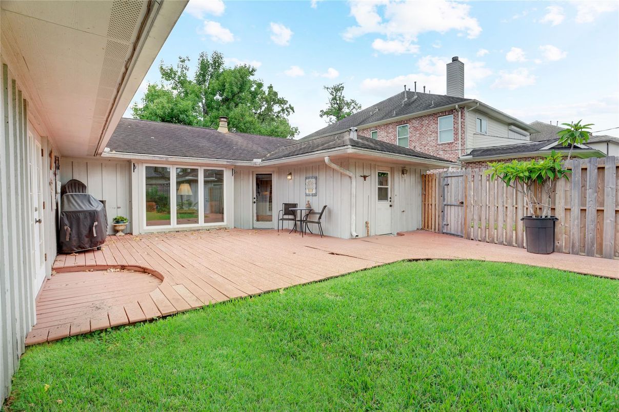 Backyard, Exterior