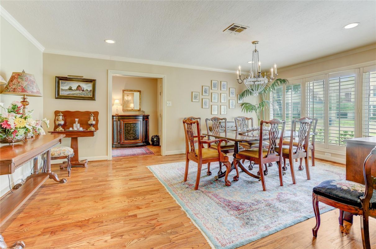 Chandelier, Dining room, Interior, Recessed Lighting, Wood Texture Flooring
