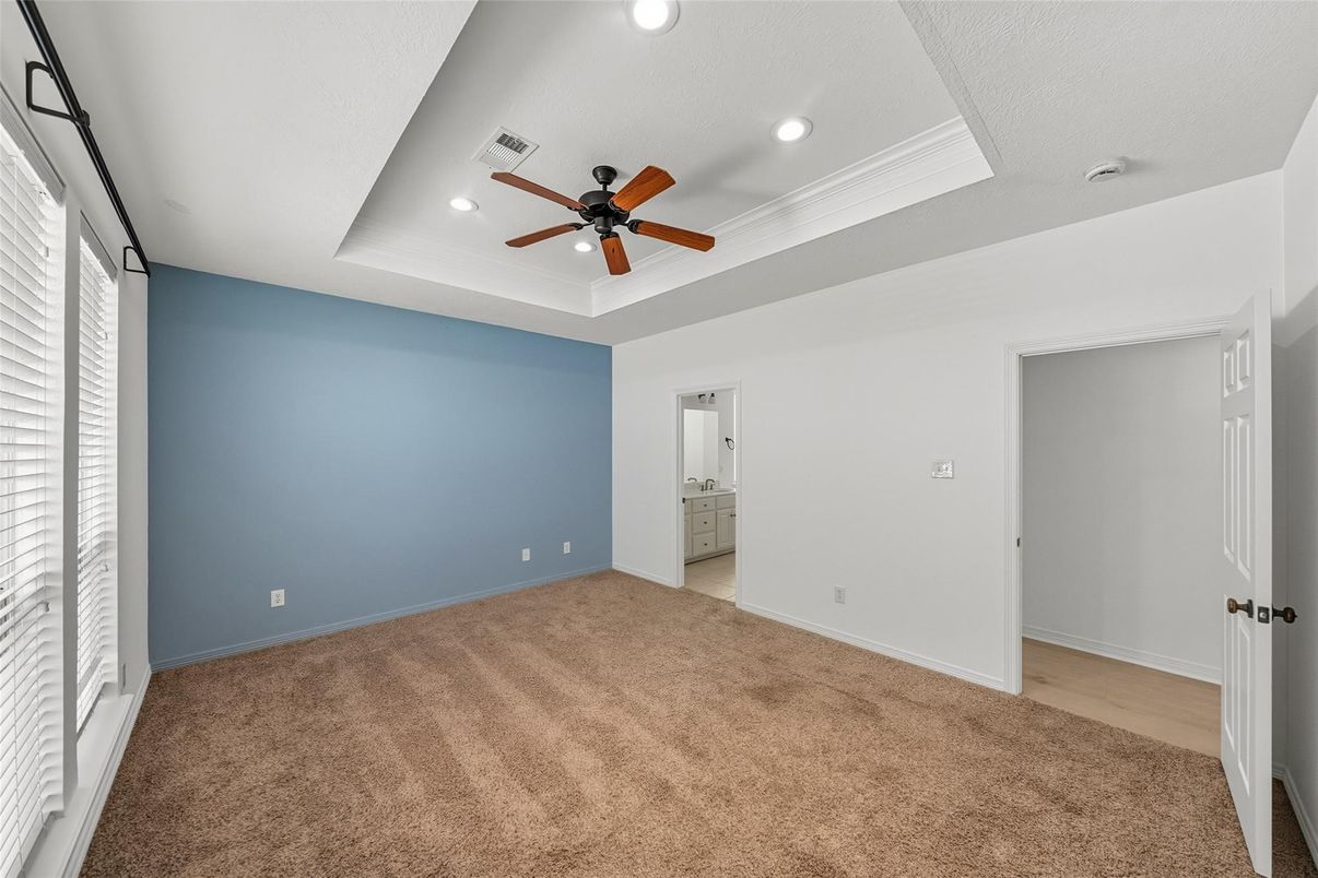 Empty room, Interior, Recessed Lighting