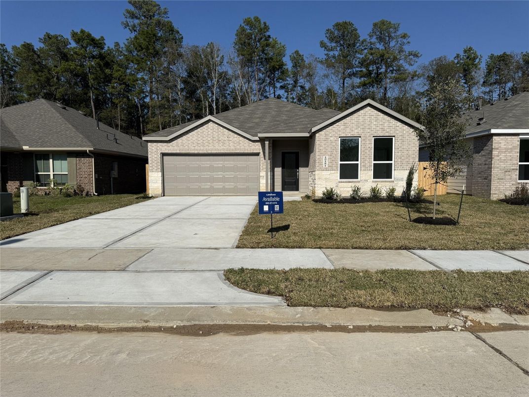Attached, Detached Garage, Exterior, Facade, Brick Facade, Ranch