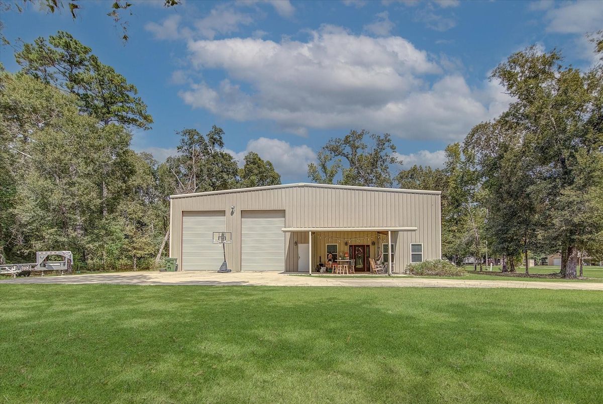 Backyard, Detached Garage, Exterior