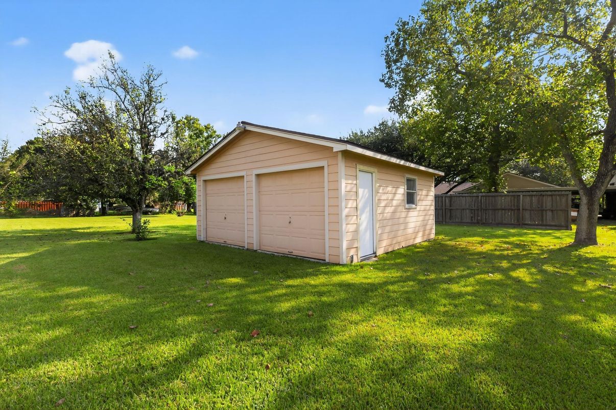 Backyard, Detached Garage, Exterior