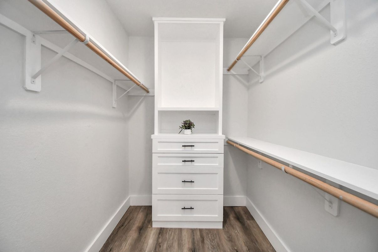 Interior, Walk-in Closets, Wood Texture Flooring