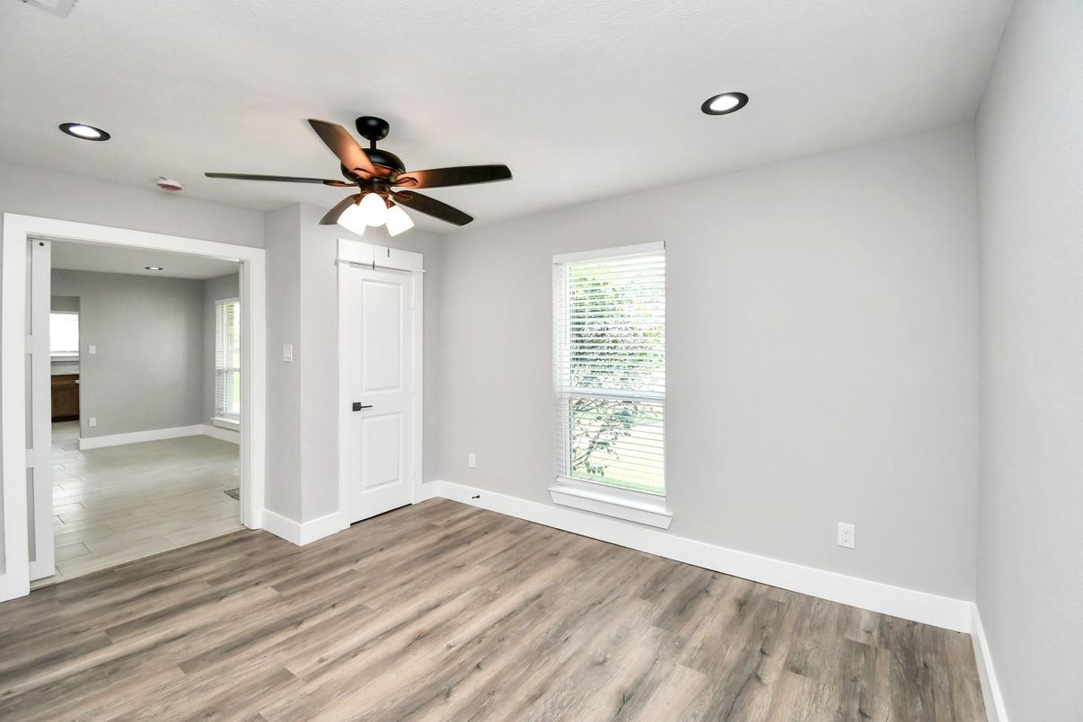 Empty room, Interior, Recessed Lighting, Wood Texture Flooring