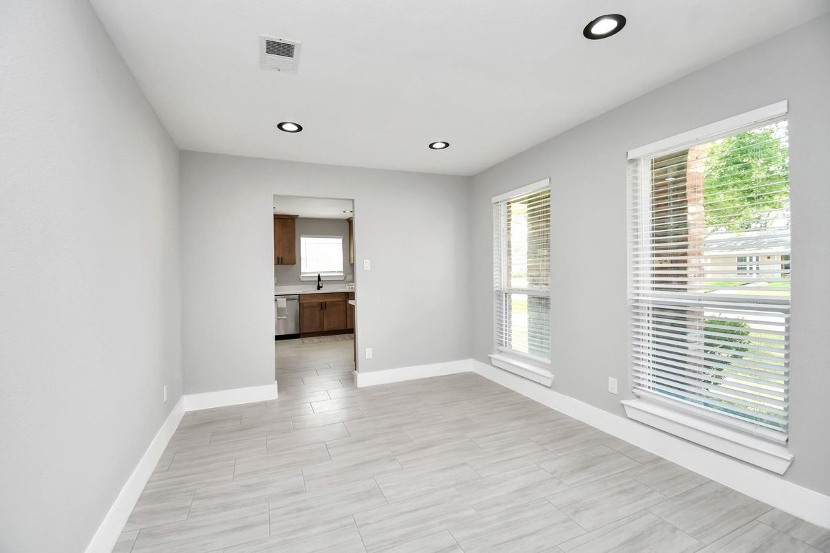Empty room, Interior, Recessed Lighting
