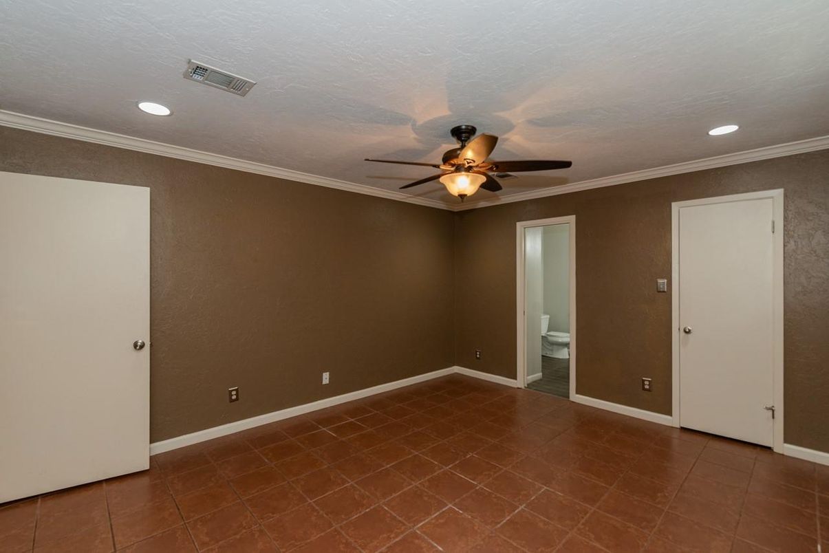 Bathroom, Empty room, Interior, Recessed Lighting