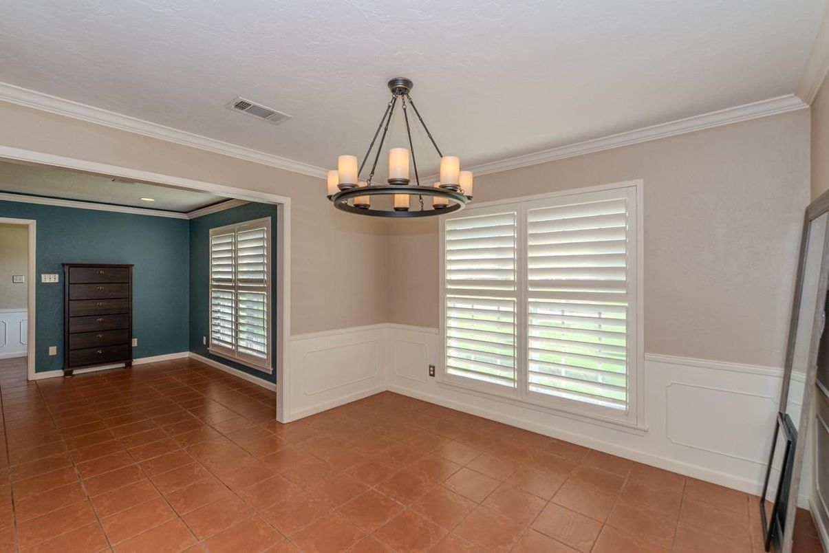 Chandelier, Empty room, Interior, Recessed Lighting