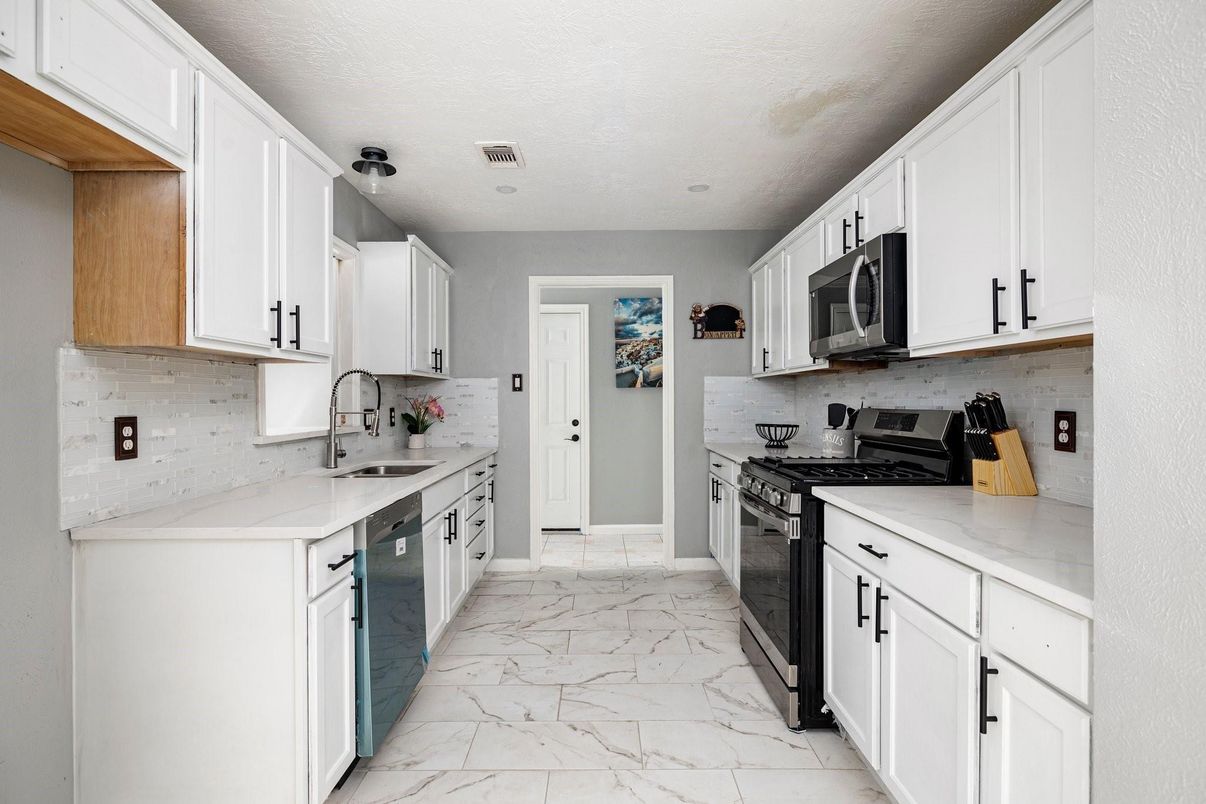 Interior, Kitchen, Marble, Stainless Steel Appliances