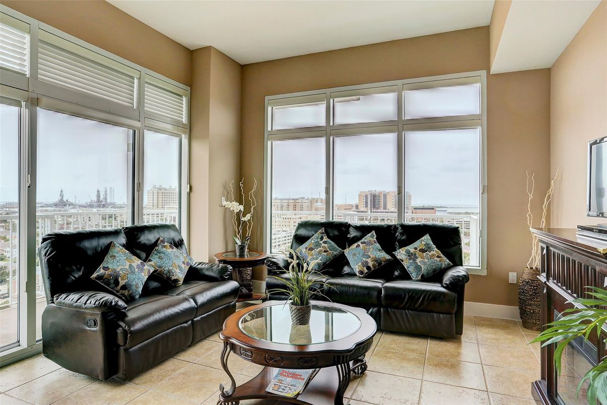 Interior, Living room, Water