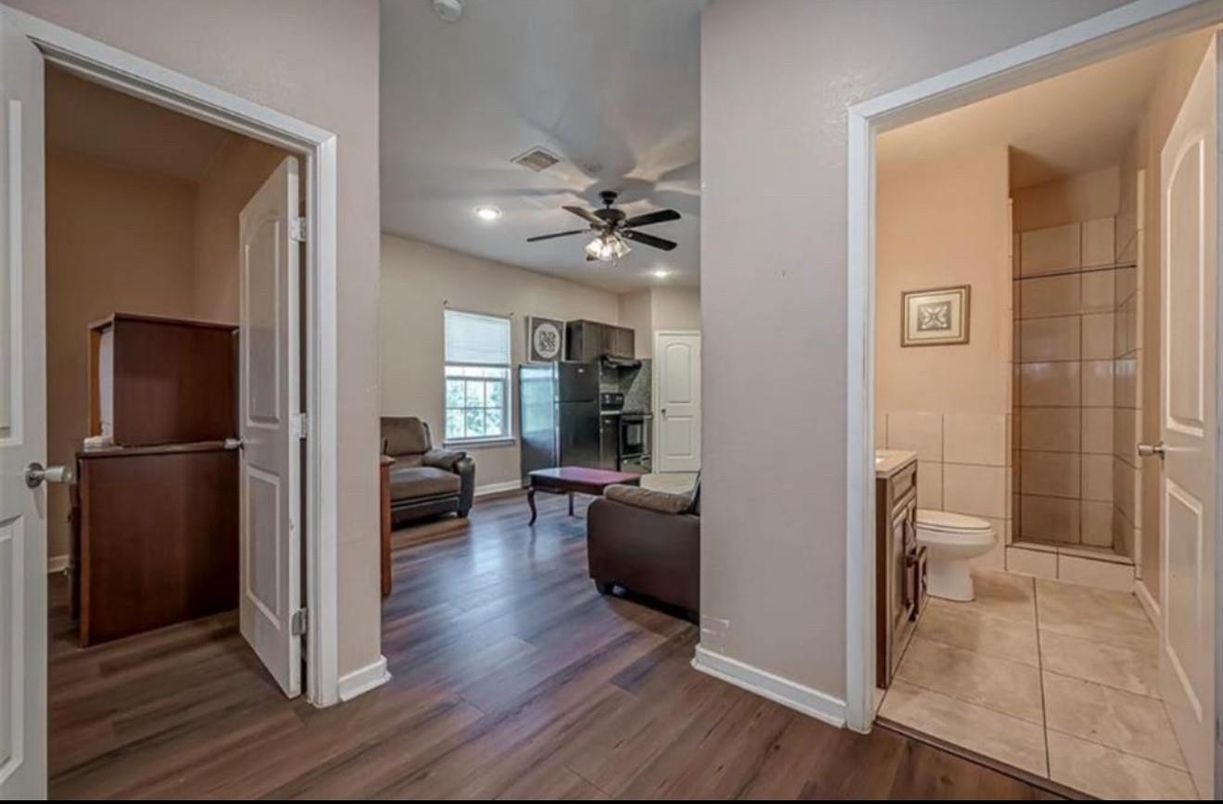 Bathroom, Interior, Living room, Recessed Lighting, Wood Texture Flooring