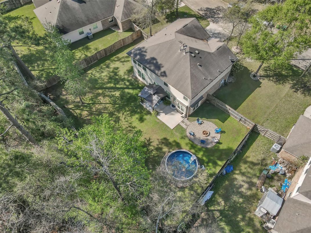 Exterior, Drone