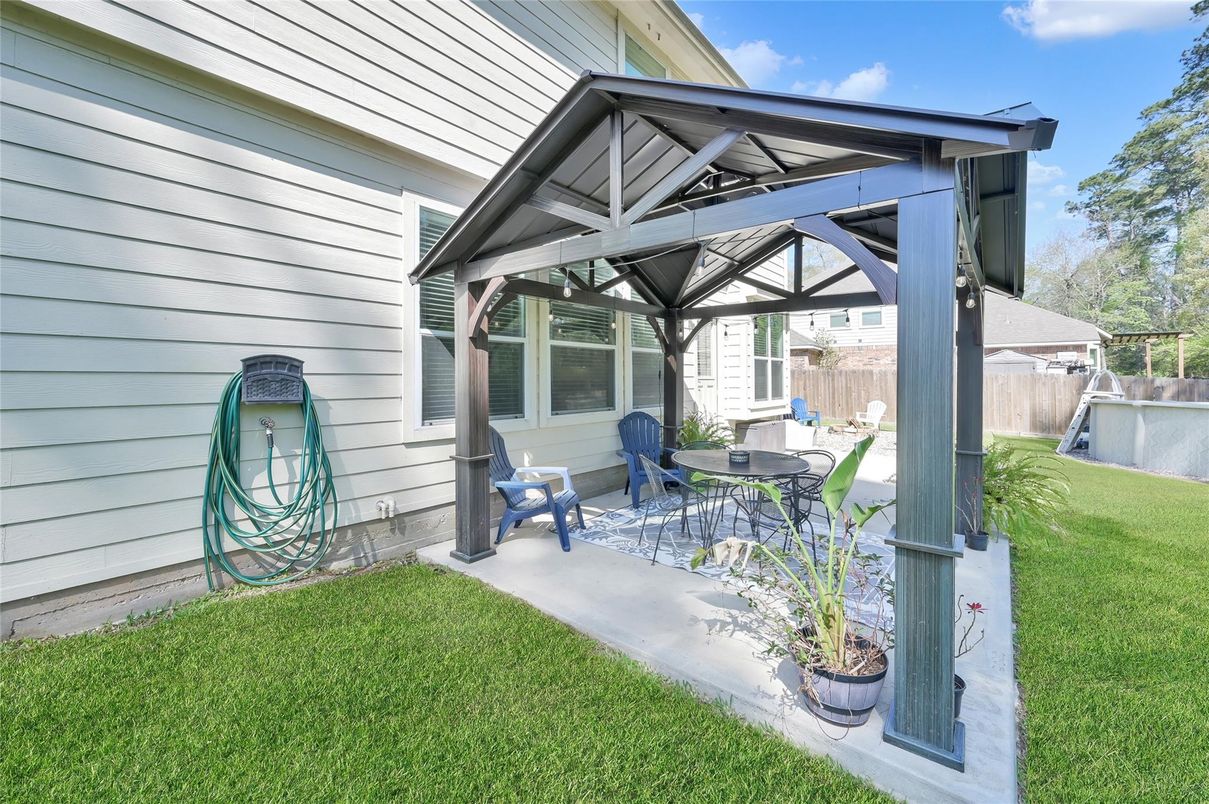 Backyard, Exterior