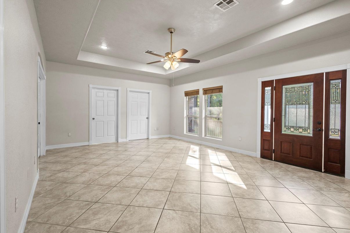 Empty room, Interior, Recessed Lighting