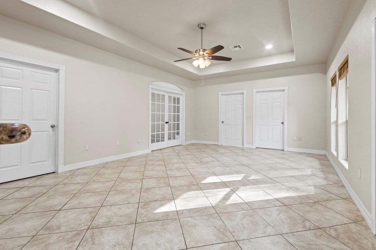 Empty room, Interior, Recessed Lighting