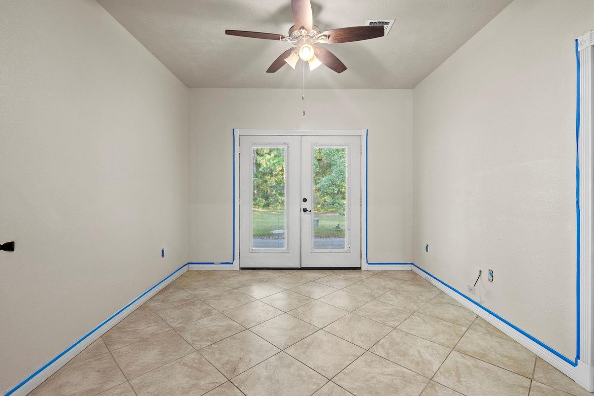 Empty room, Interior
