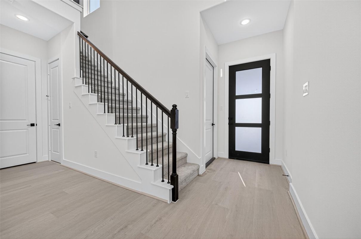 Interior, Recessed Lighting, Wood Texture Flooring