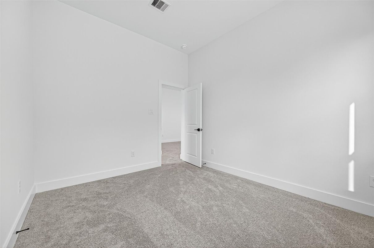 Empty room, Interior