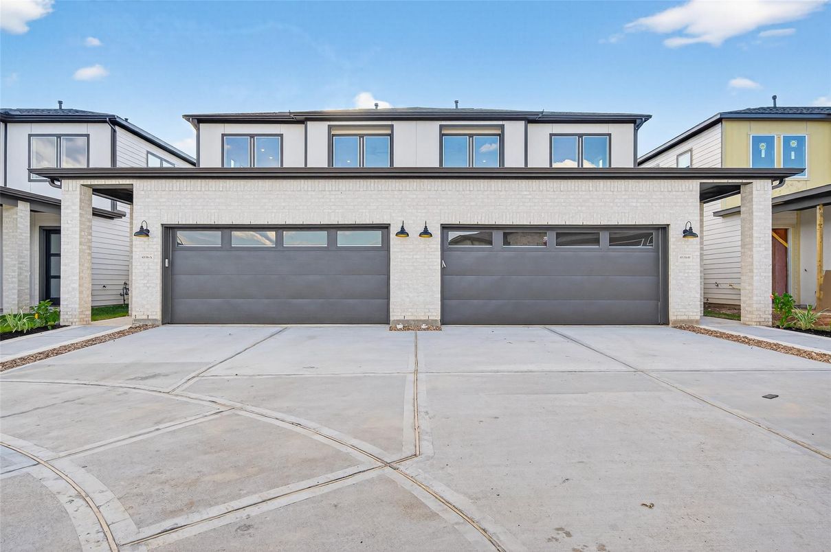 Attached, Exterior, Facade, Rowhouse