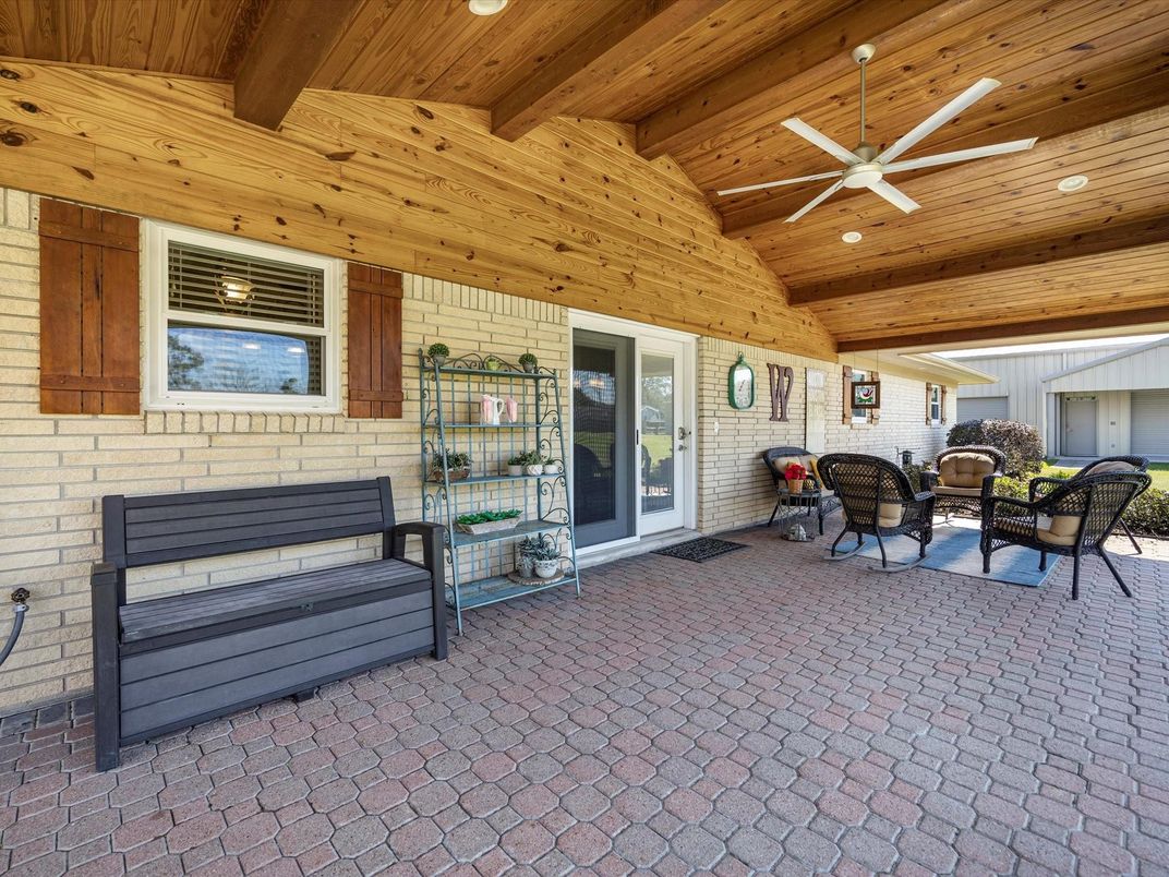 Exterior, Wooden Beams