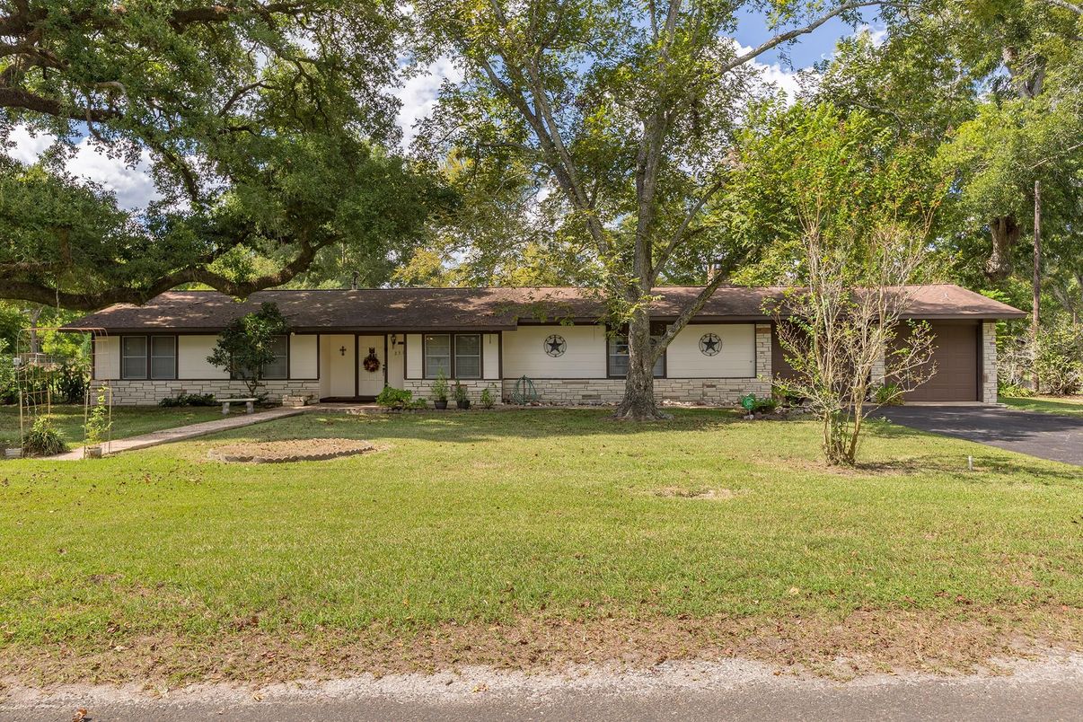 Attached, Backyard, Exterior, Facade, Ranch