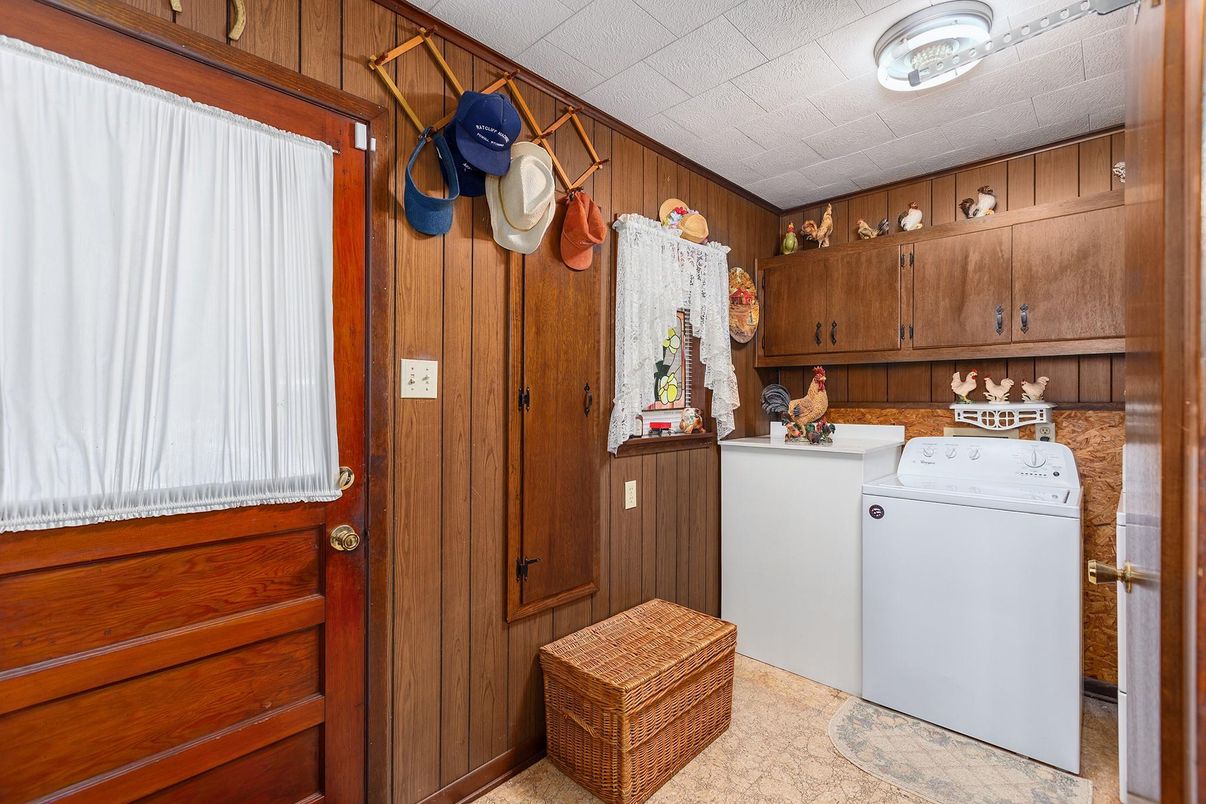 Interior, Washer, Wooden Walls